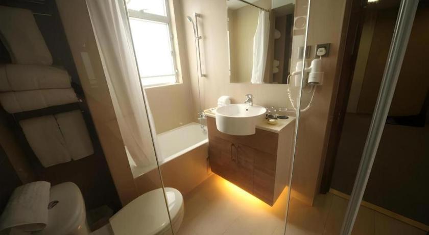 Hotel H1